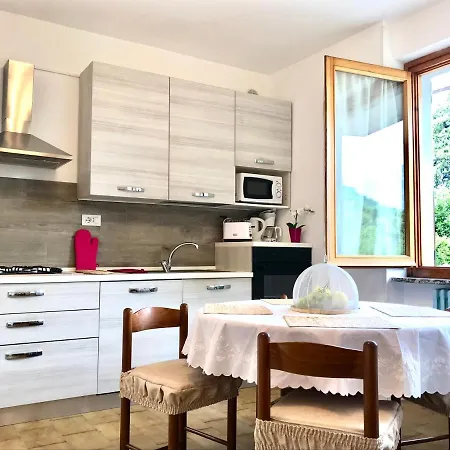 Casa Carolina Ground Floor 2-4 Sleeps Διαμέρισμα Μπελάτζιο
