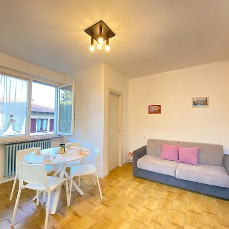 Casa Carolina Ground Floor 2-4 Sleeps Μπελάτζιο